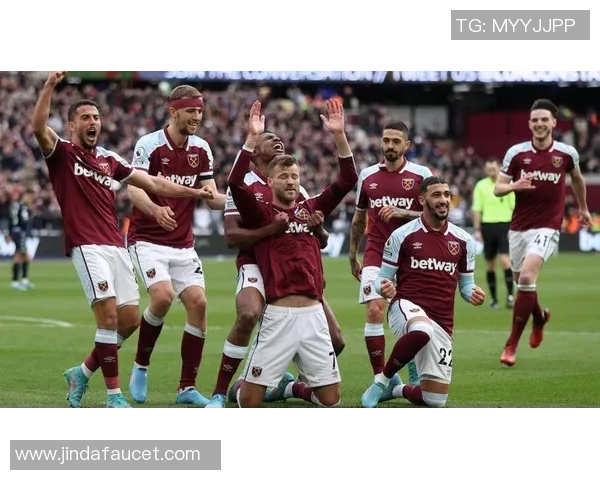 西汉姆联主场激战五球险胜伯恩利全取三分收官 西汉姆联主场激战五球险胜伯恩利全取三分收官